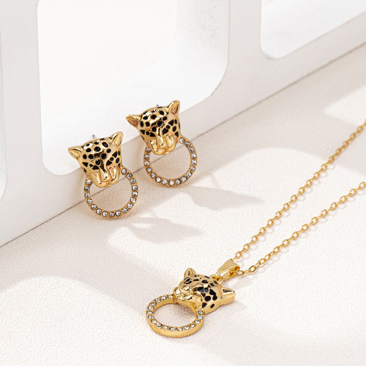 Planderful Retro Leopard Head Jewelry Set for Fashion Lovers