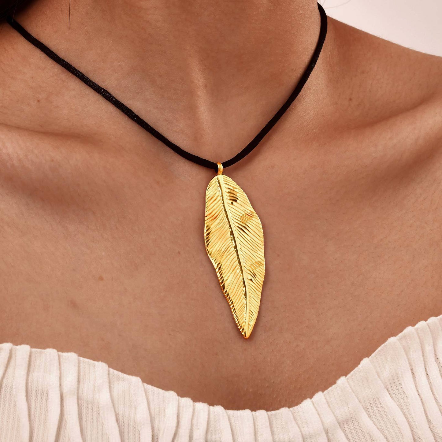 Titanium Steel – Stainless Steel Geometric Oval Pentagram Conch Leaf Pendant Necklace Gold