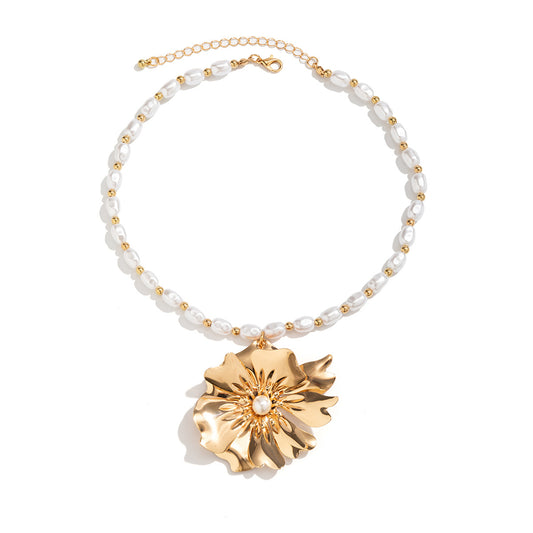 Exquisite Metal Flower Pendant Necklace with Imitation Pearl Detail for Women