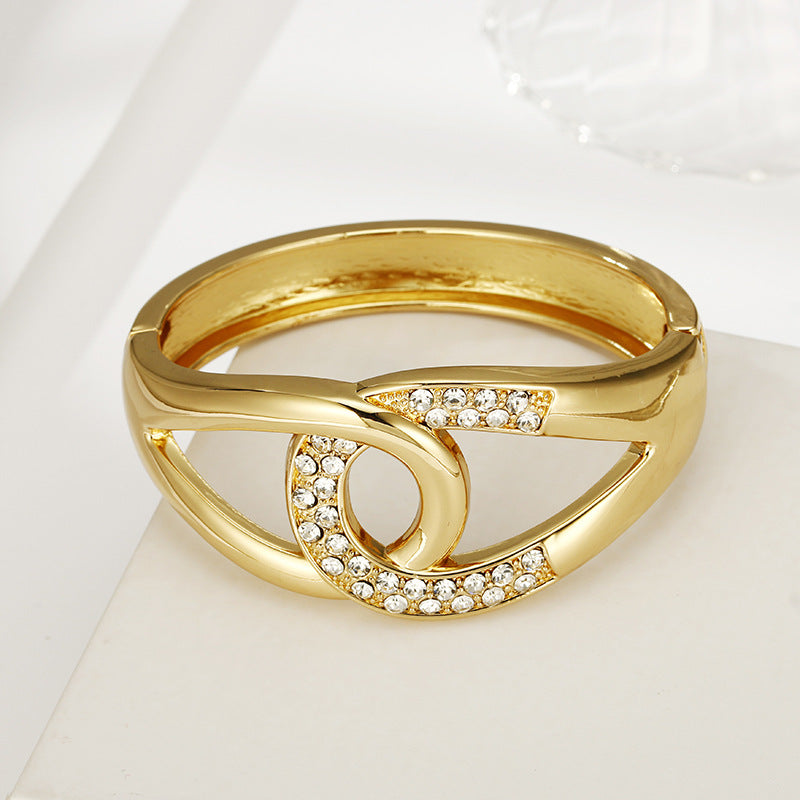 Chain Buckle Bracelet with Unique Design, Vintage Hollowed Out Style, Handcrafted Statement Jewelry for Women