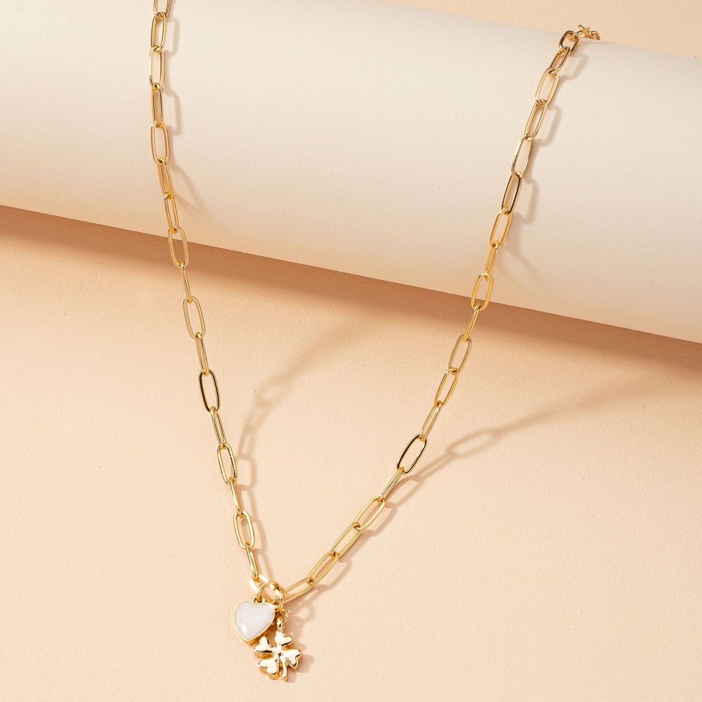 Internet sensation chic heart necklace for ladies, trendy and elegant cross-border style, sophisticated addition to your jewelry collection