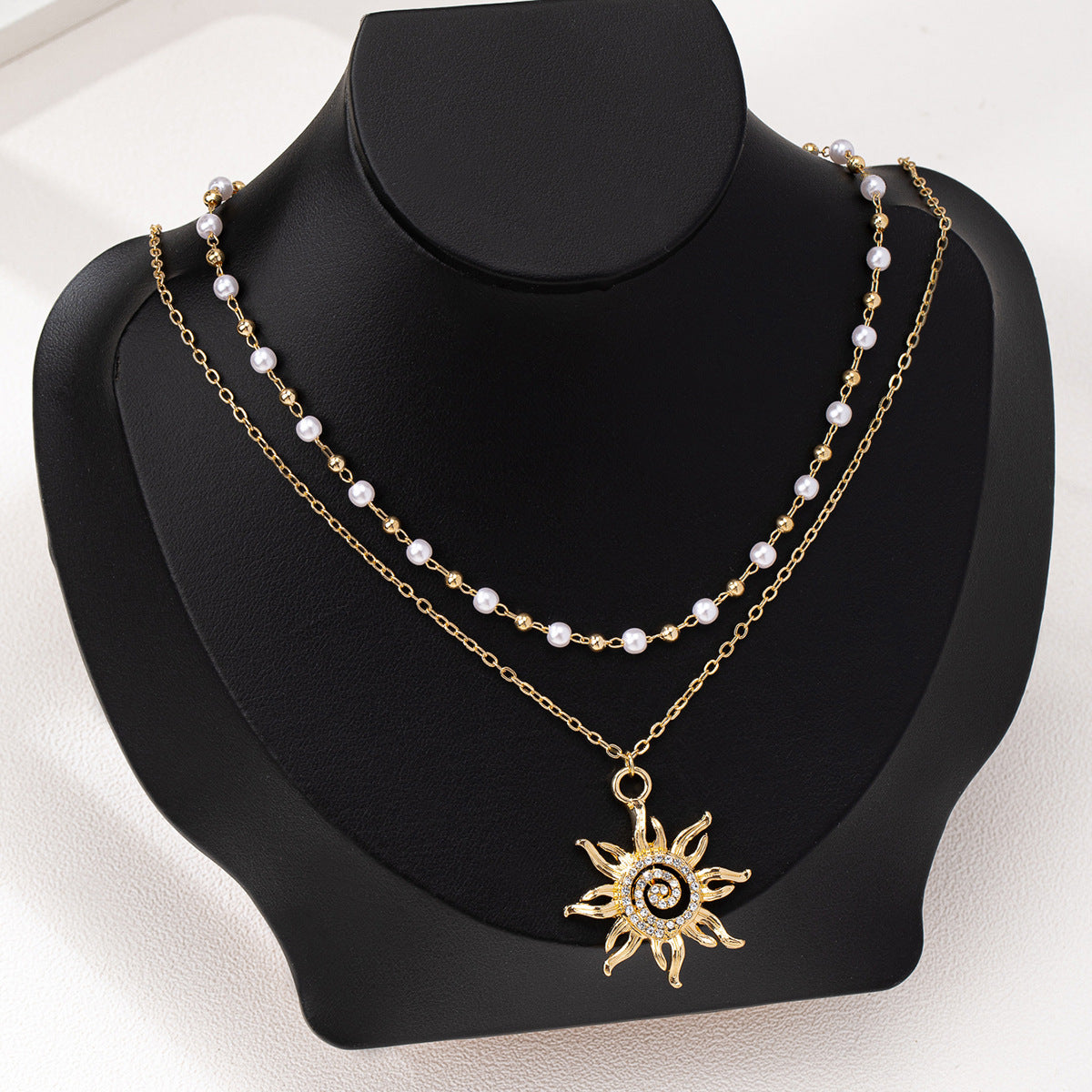 Planderful Vienna Verve Necklace Set – Fashionable Sunflower Design with Elegant Pearls