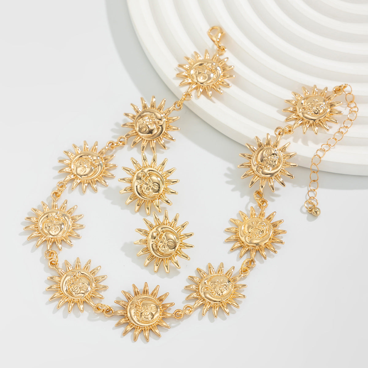 Planderful Vienna Verve Jewelry Set – Unique Face Sun Pendant Design