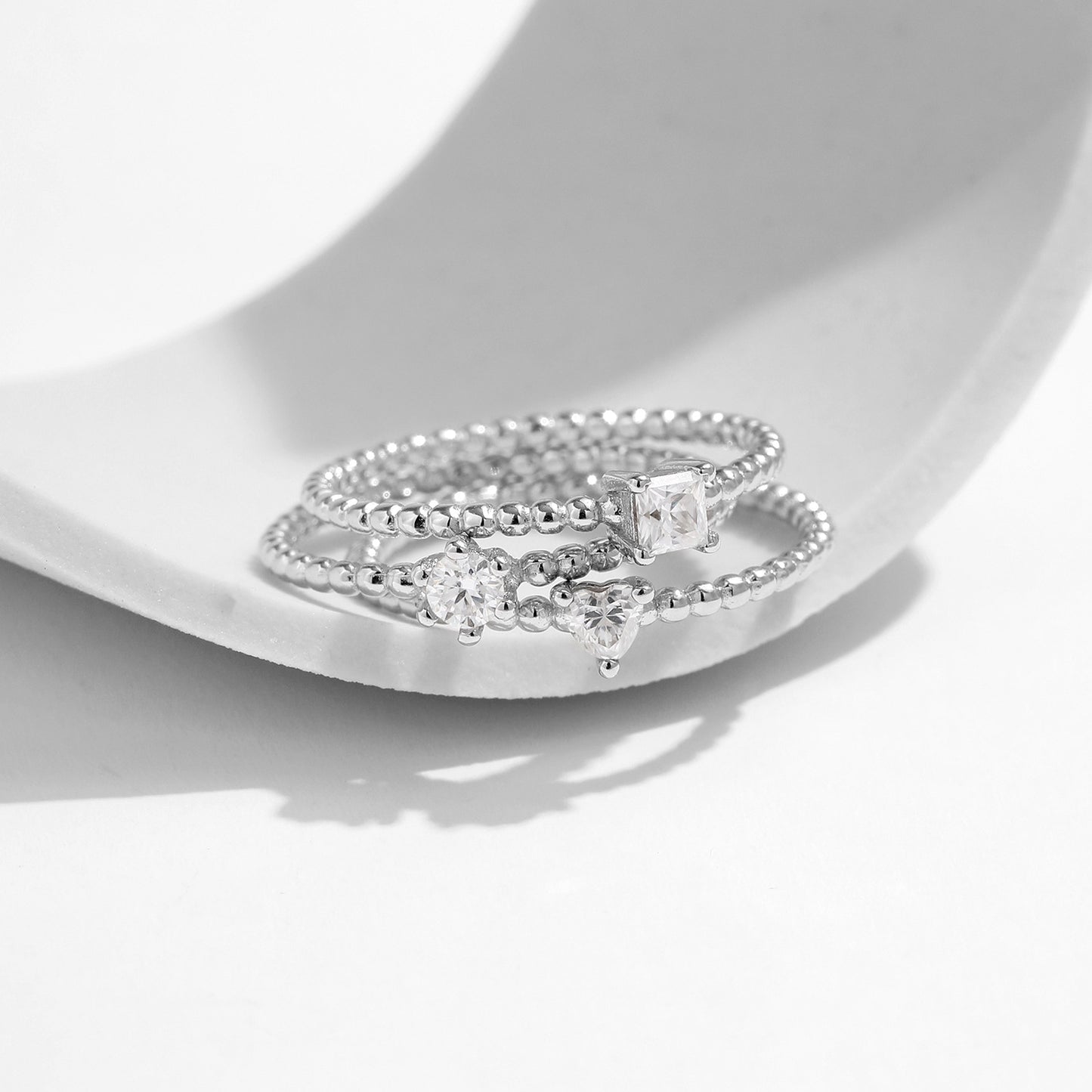 Planderful Moissanite Sparkling Ring – Elegant Geometric Design with Moissanite Beads