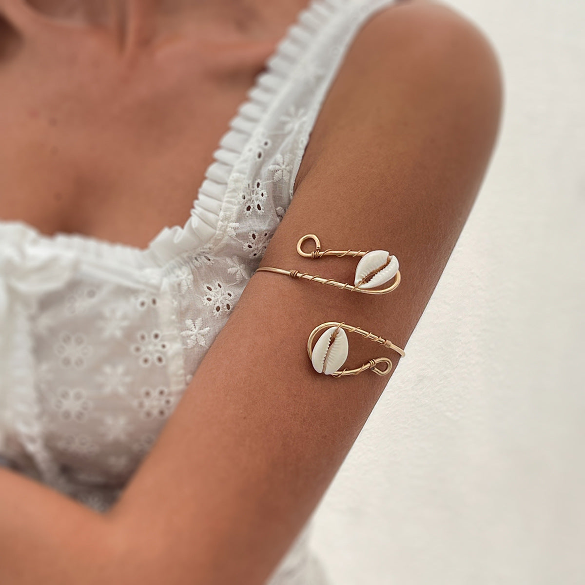 Planderful Vienna Verve Bracelet – Simple Irregular Winding Design