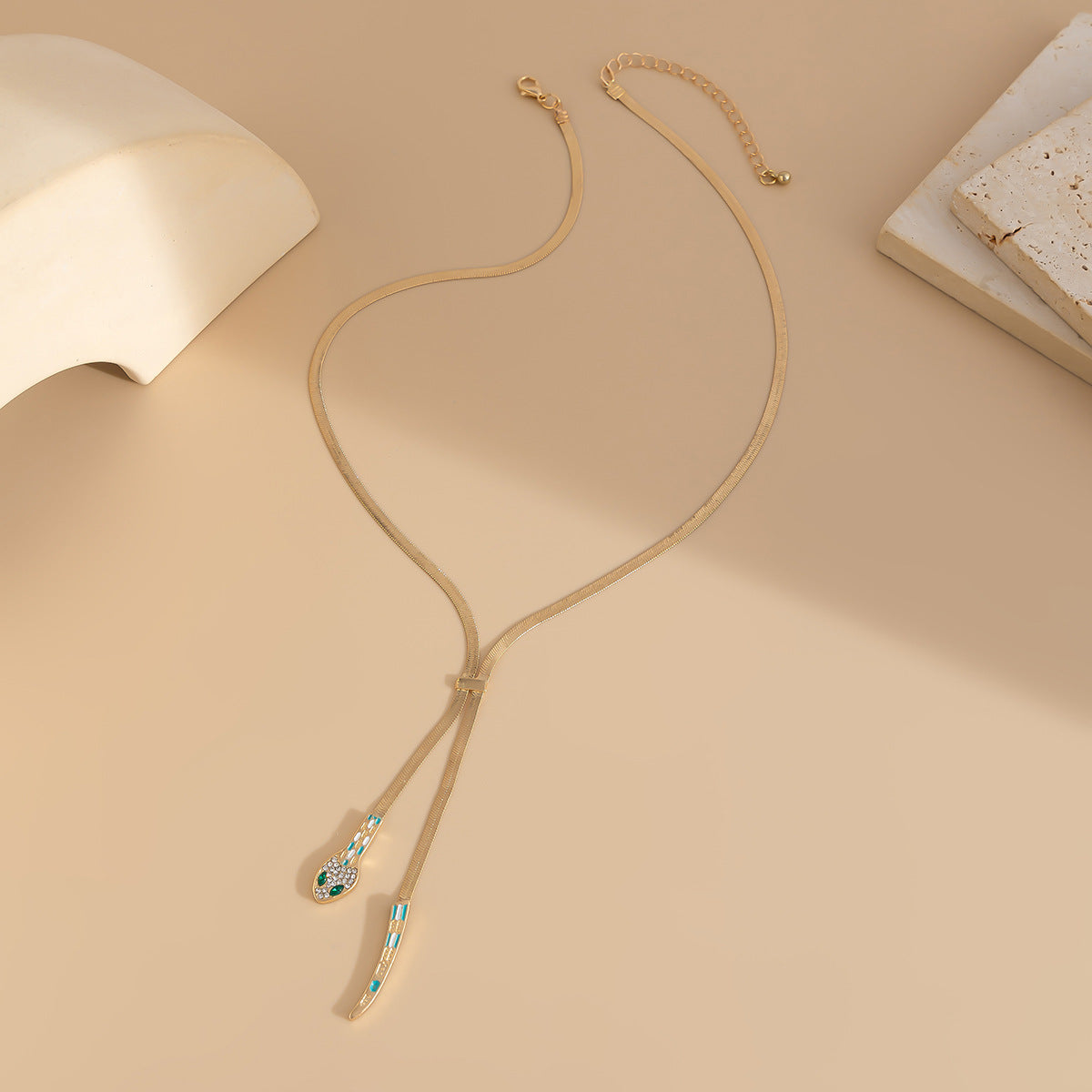 Planderful Vienna Verve Necklace – Versatile Snake-Shaped Design