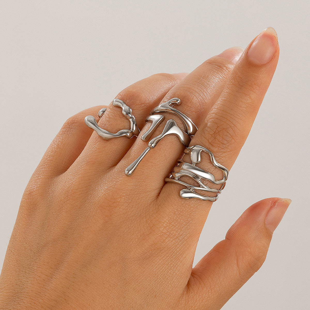 Planderful Vienna Verve Ring Set – Unique Hollow Liquid Design