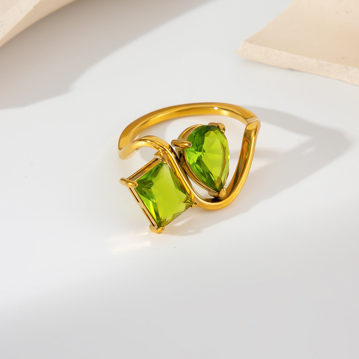 Planderful Vienna Verve Stainless Steel S Curve Zircon Ring For Modern Women Statement Jewelry