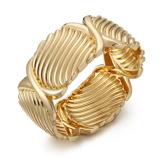 Exaggerated European Style Wholesale Gold Bracelet for Fashion Forward Women