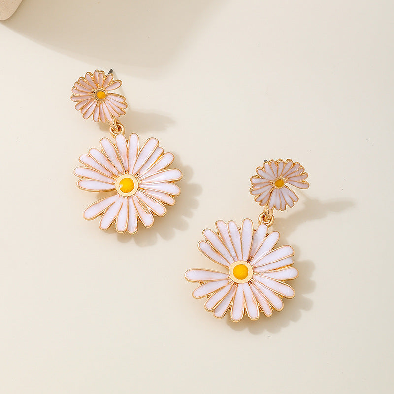 Planderful Vienna Verve Earrings – Cute Fashionable Daisy Flower Design