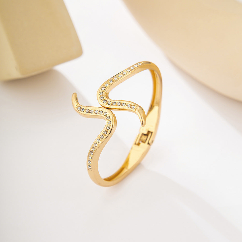 Planderful Vienna Verve Bracelet – Creative Snake Shape Design