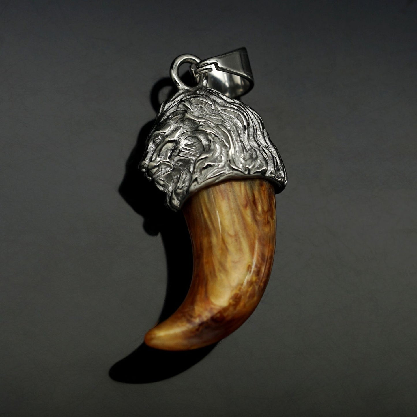 Planderful Lion Head Pendant Titanium Steel Gold Plated Wolf Fang Resin Unisex Hip Hop Statement Jewelry