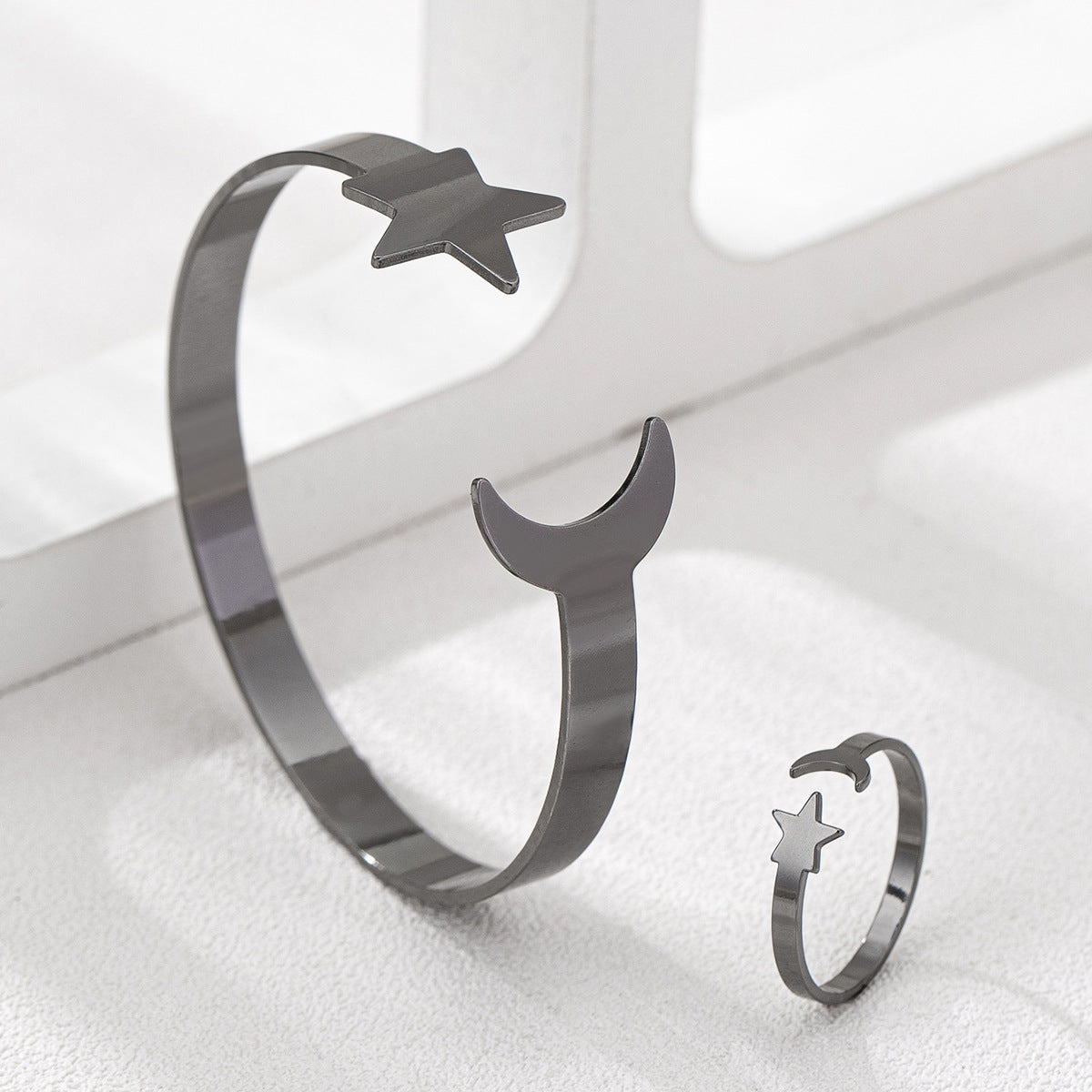Fashionable Metal Star Moon Bracelet and Ring Set for Women