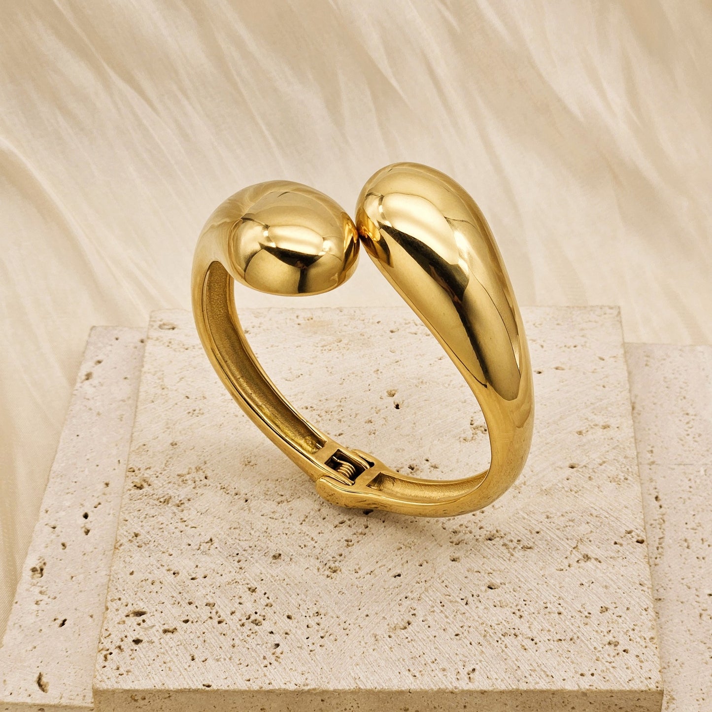 Planderful Geometric Stainless Steel Bracelet Unisex Statement Jewelry With Cross Design And Smooth Surface