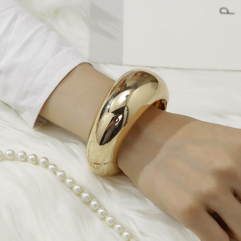 Extravagant Gold-Tone Asymmetric Bracelet with European Flair