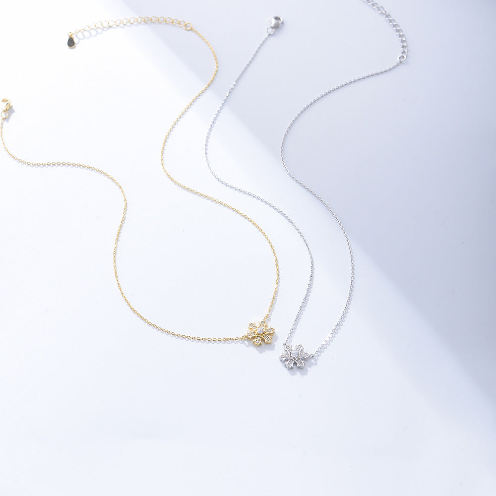 925 Sterling Silver Flash Diamond Snowflake Necklace Wind Pendant Korean Version