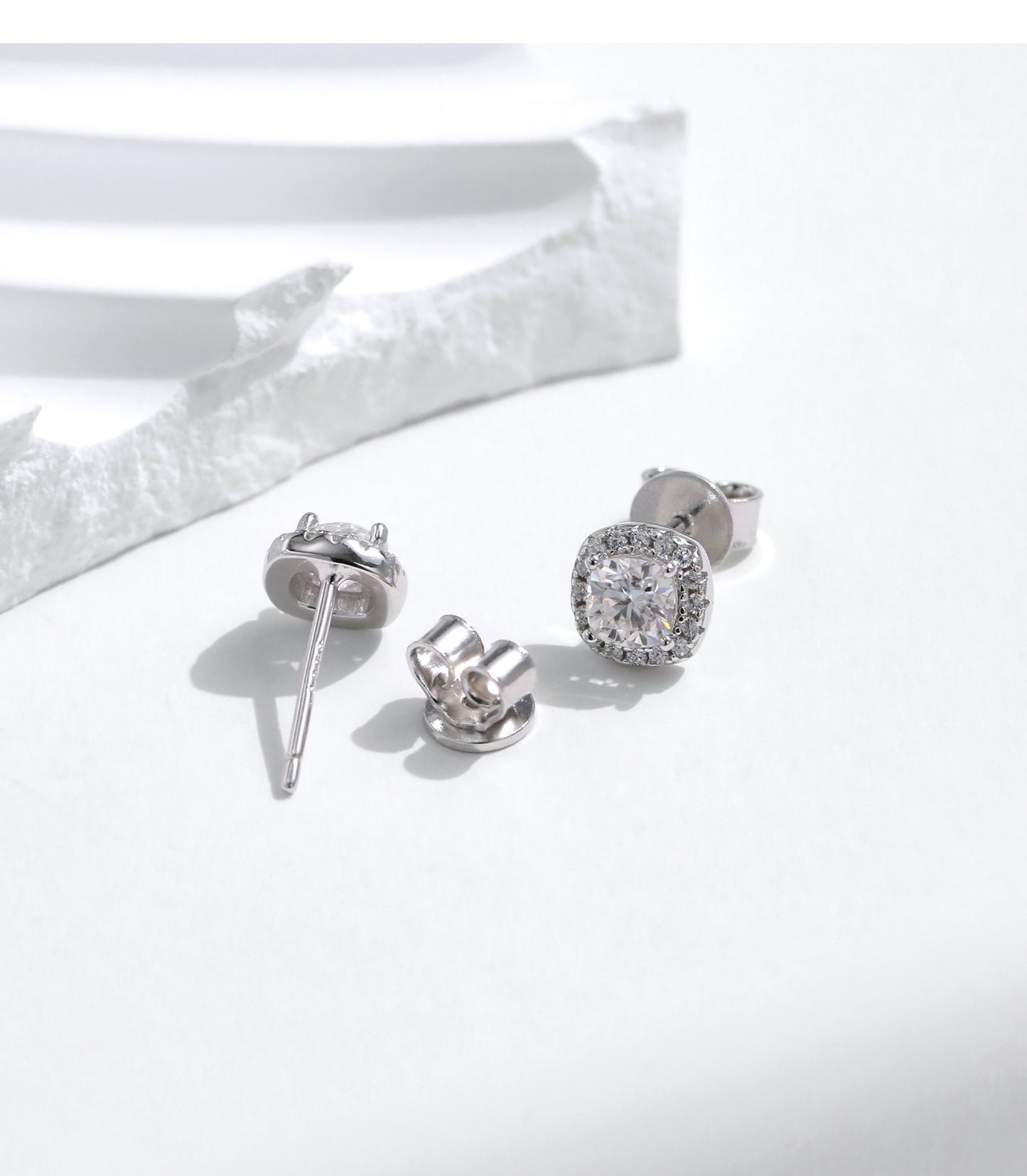 Planderful Moissanite Sparkling Earrings – Elegant D Color Moissanite Design