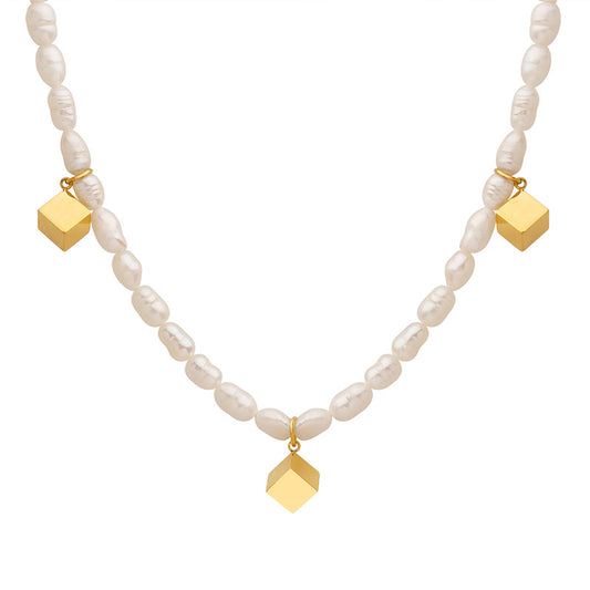 Fashionable Three-Dimensional Freshwater Pearl Necklace with Square Pendant
