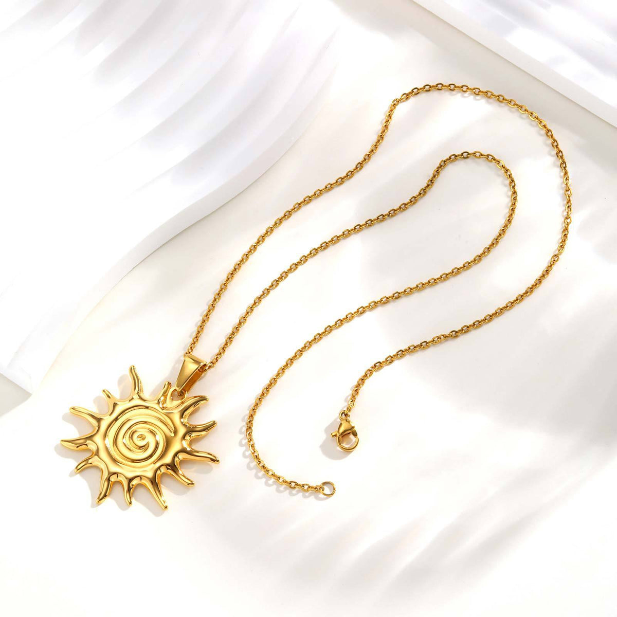Hot-Selling Wind Stainless Steel Gold Sun Pendant Necklace Casual Vacation Style Women