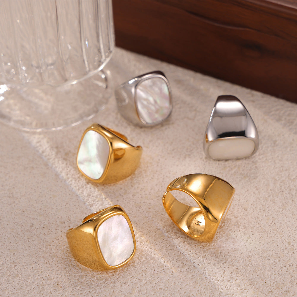 Elegant Hepburn-Inspired White Fritillary Design Gold-Plated Ring