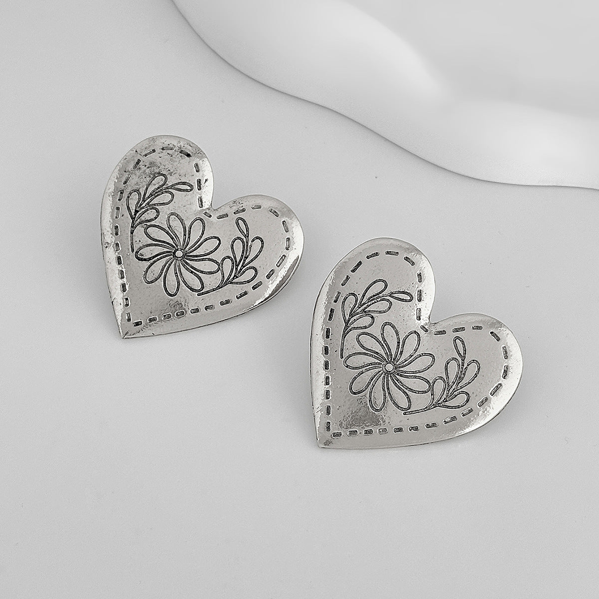 Planderful Vienna Verve Love Shape Stud Earrings Embossed European Retro Heart Jewelry For Women