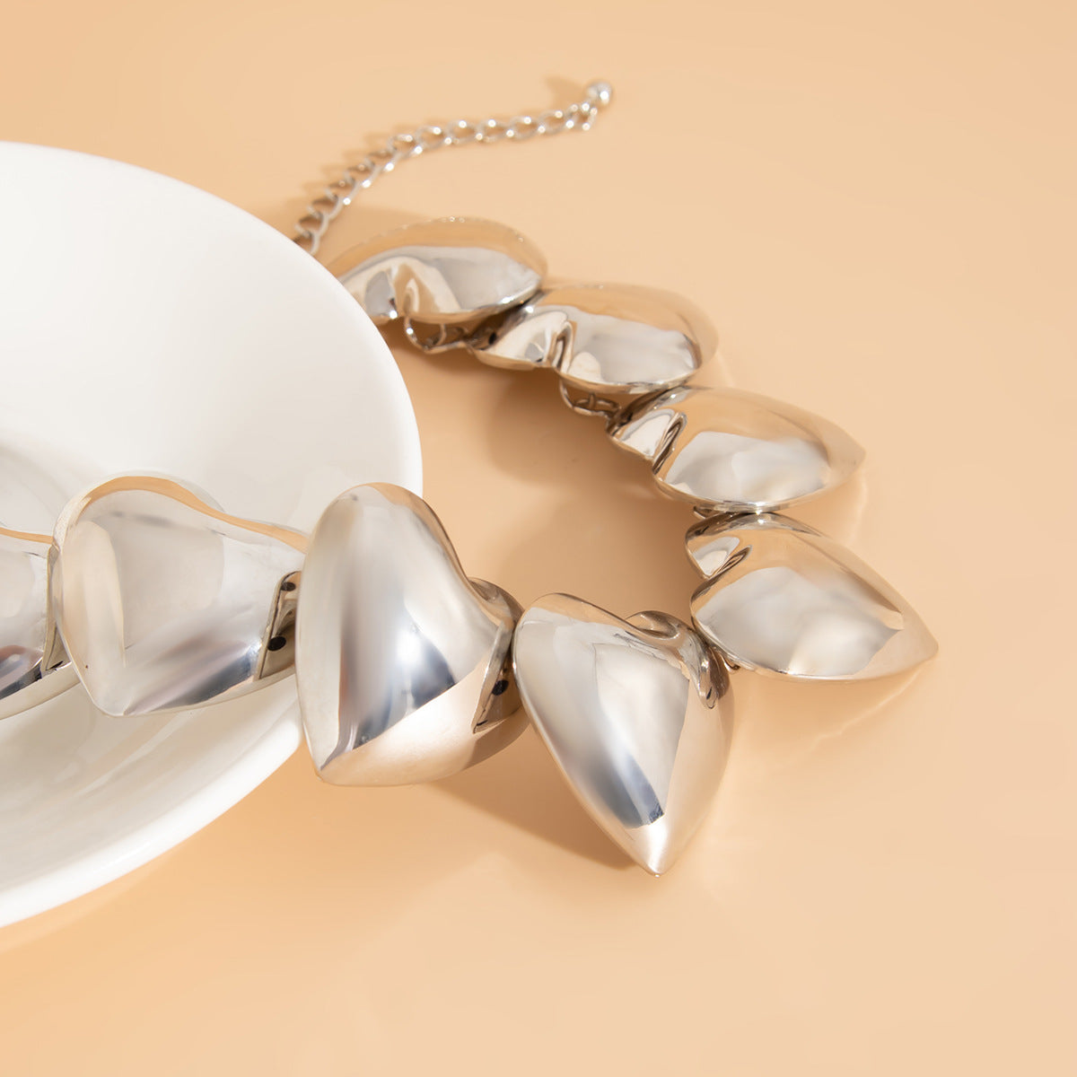 Planderful Vienna Verve Necklace – Elegant Love-Shaped Choker for Women