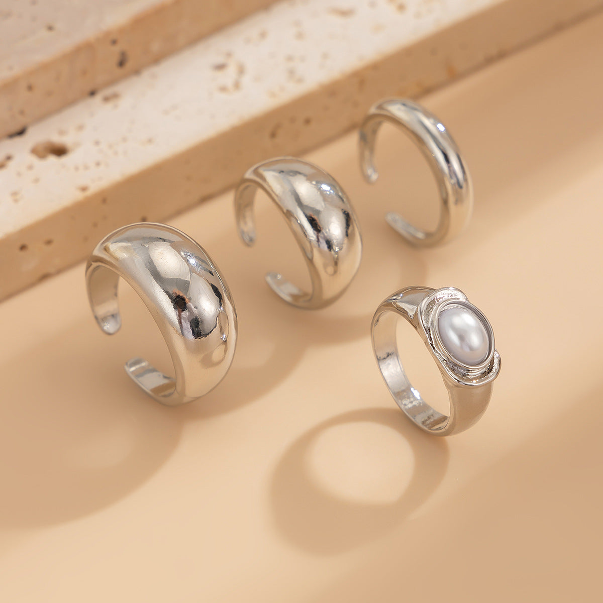 Planderful Vienna Verve Ring – Personalized Imitation Pearl Design