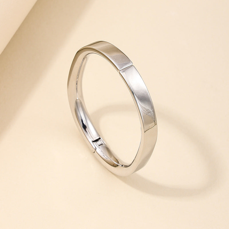 Vienna Verve Metal Bracelet with Minimalist Design and Glossy Ring Detail