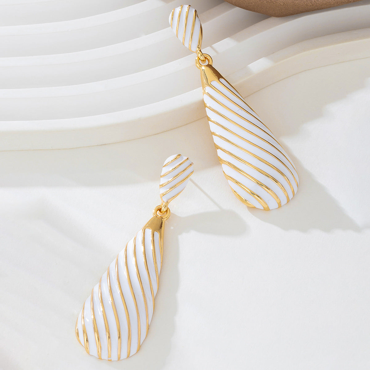 Planderful Vienna Verve Earrings – Stylish Retro Design with Fringed Detail
