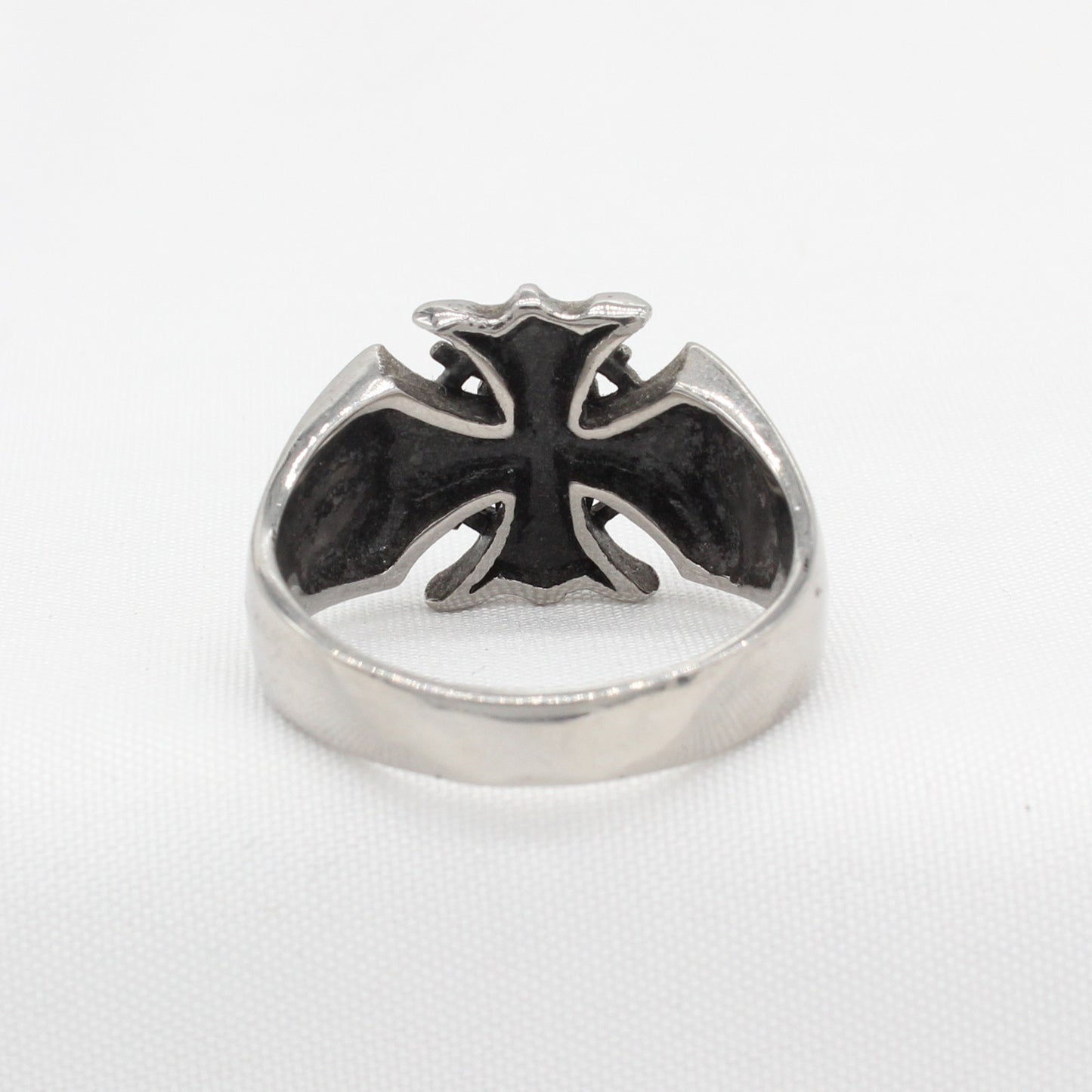 Planderful Everyday Genie – European and American Personalized Retro Cross Skull Men's Titanium Steel Ring