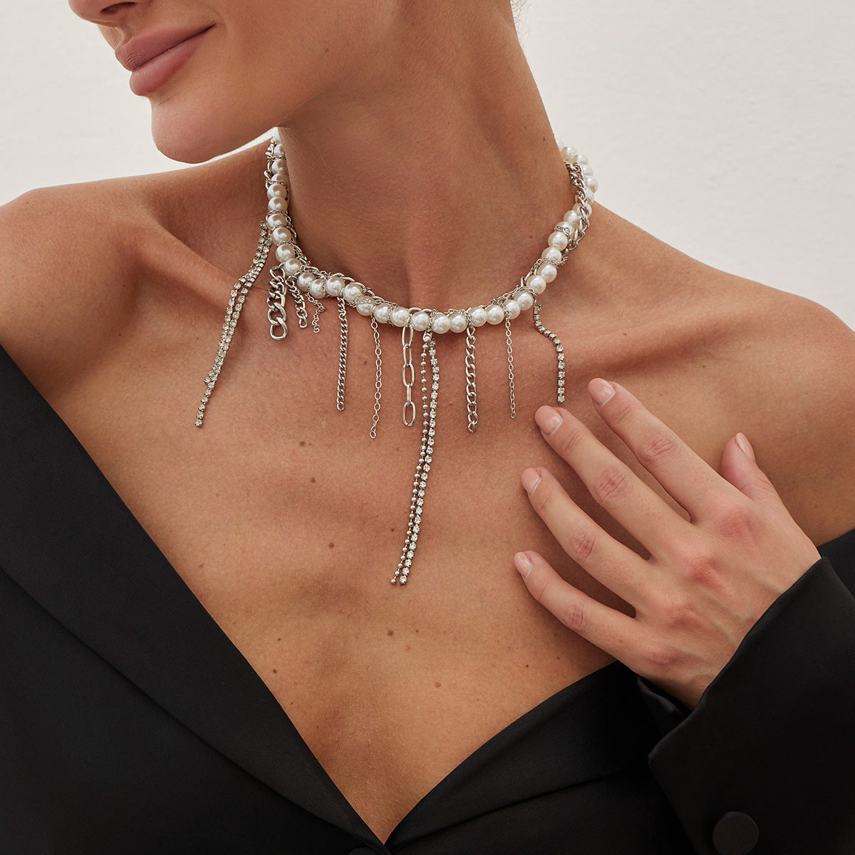 Planderful Vienna Verve Necklace – Elegant Imitation Pearl Design