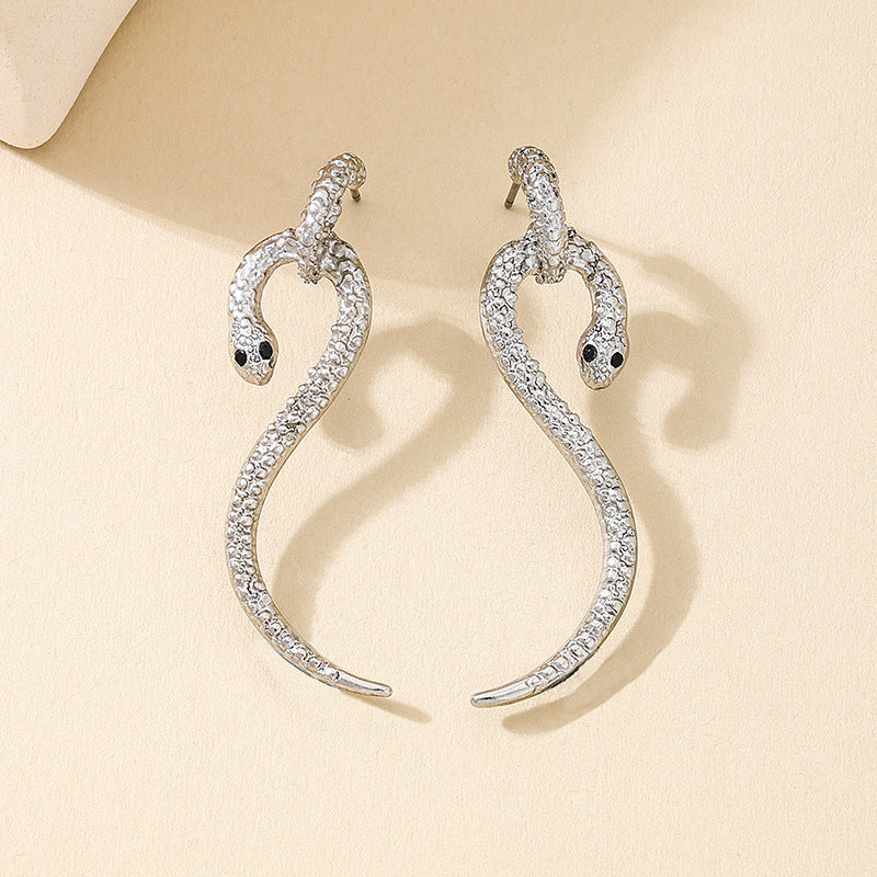 Planderful Vienna Verve Earrings – Stylish Serpentine Design for Hip Hop Aesthetics