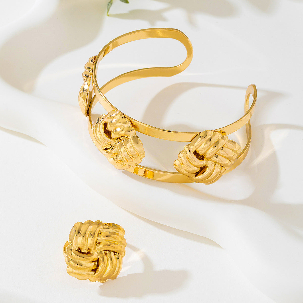 Planderful Vienna Verve Jewelry Set – Retro Metal Texture Design