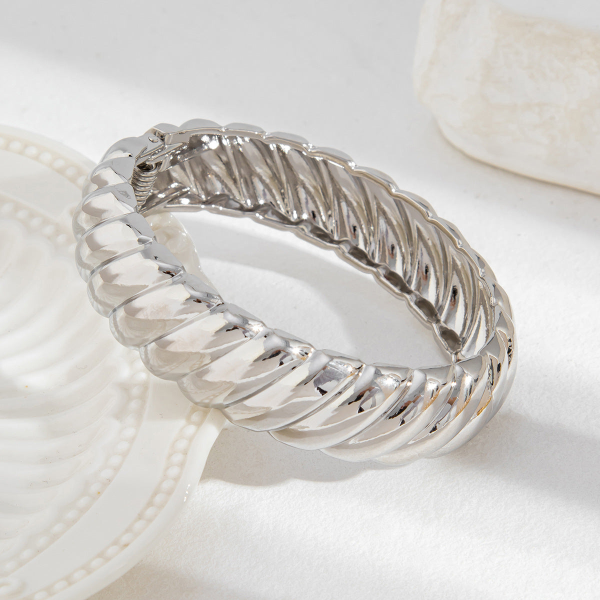 Planderful Vienna Verve Bracelet – Smooth and Versatile Design