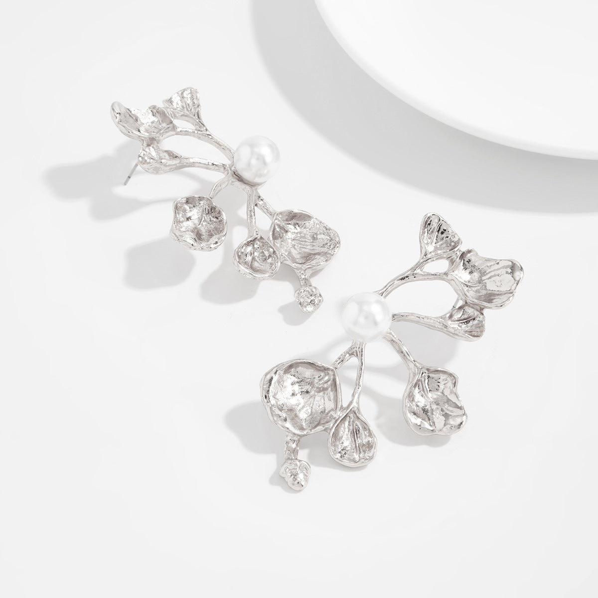 Planderful Vienna Verve Imitation Pearl Leaf Stud Earrings For Women Elegant 3D Flower Geometric Design
