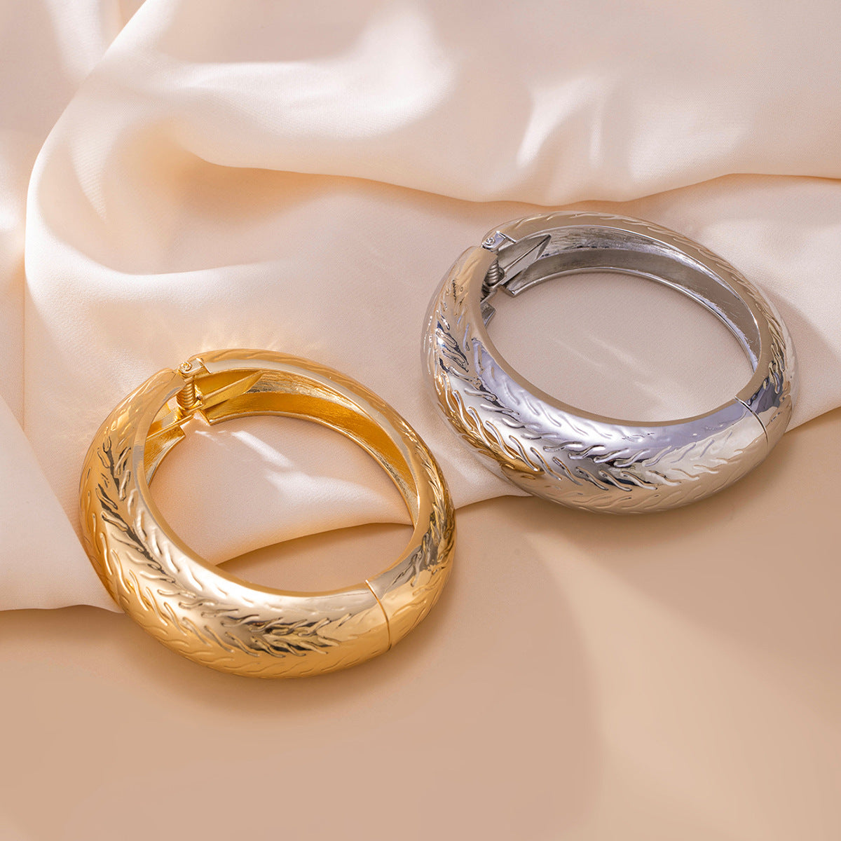 Planderful Vienna Verve Bracelet – Exaggerated Glossy Design