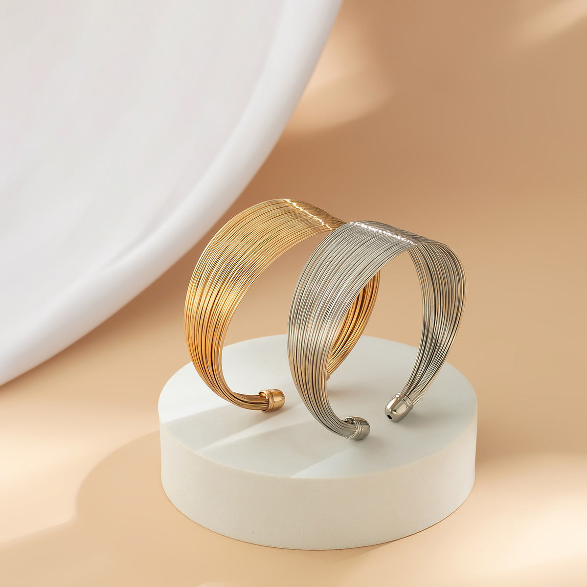 European and American Necklace with Metal Ring Accent and African Style Collar