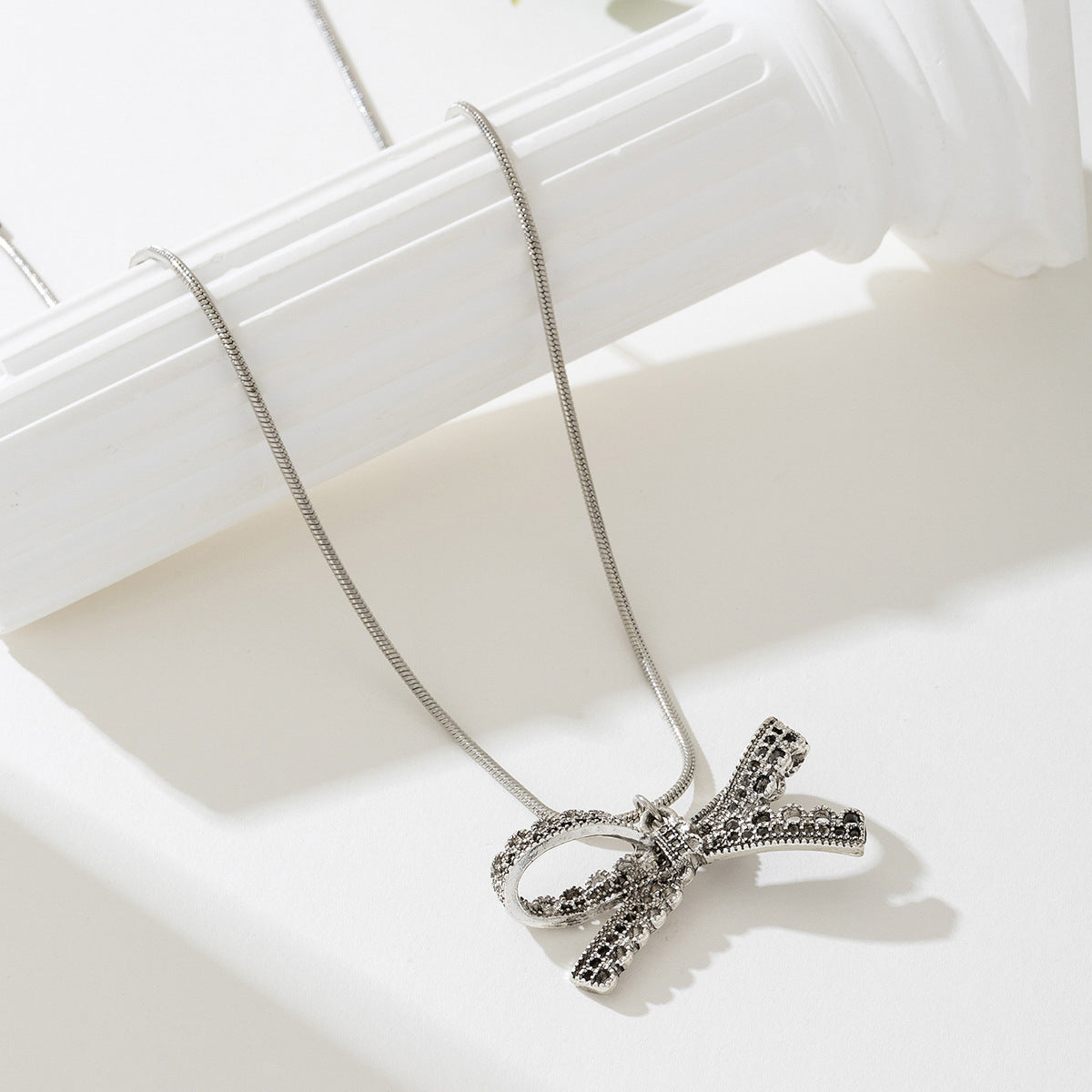 Planderful Vienna Verve Necklace – Fashionable Metal Bow Design
