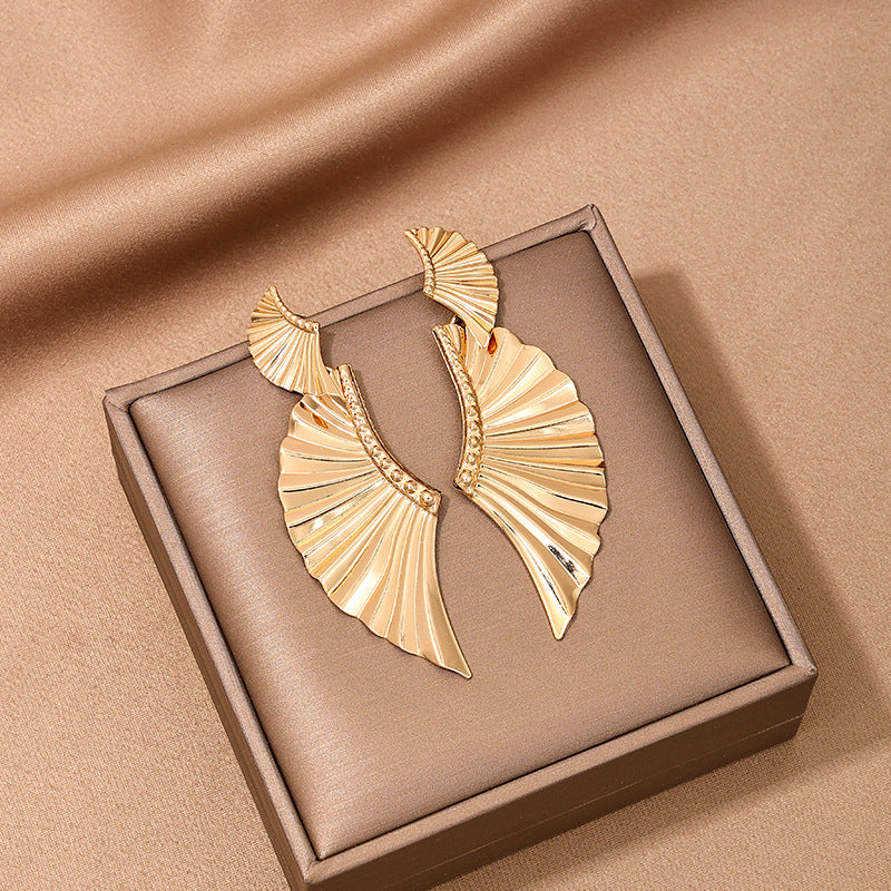 Fan-shaped Vintage Metal Earrings for Prom and Engagement Wear