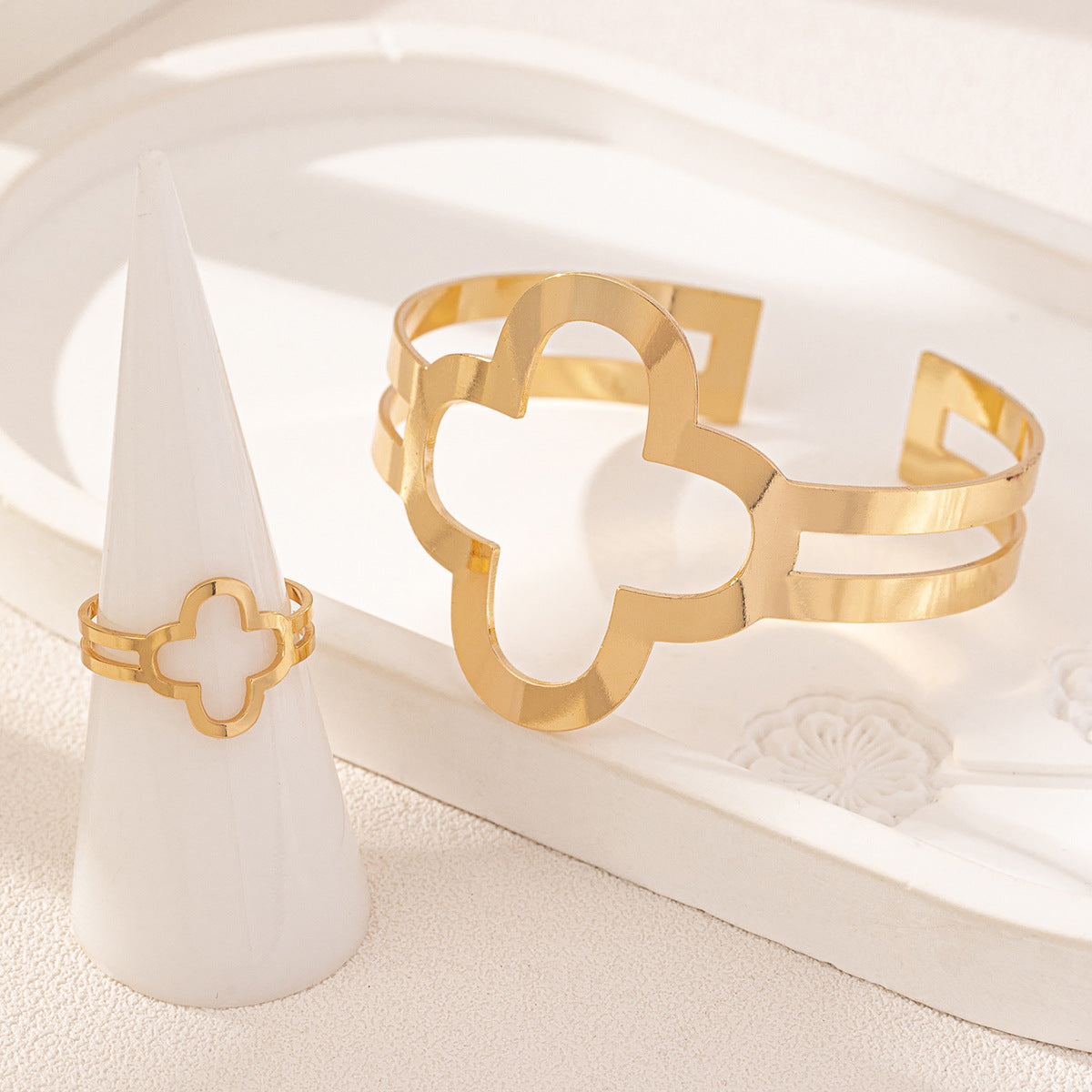 Stylish Metal Four-Leaf Flower Bracelet and Ring Set