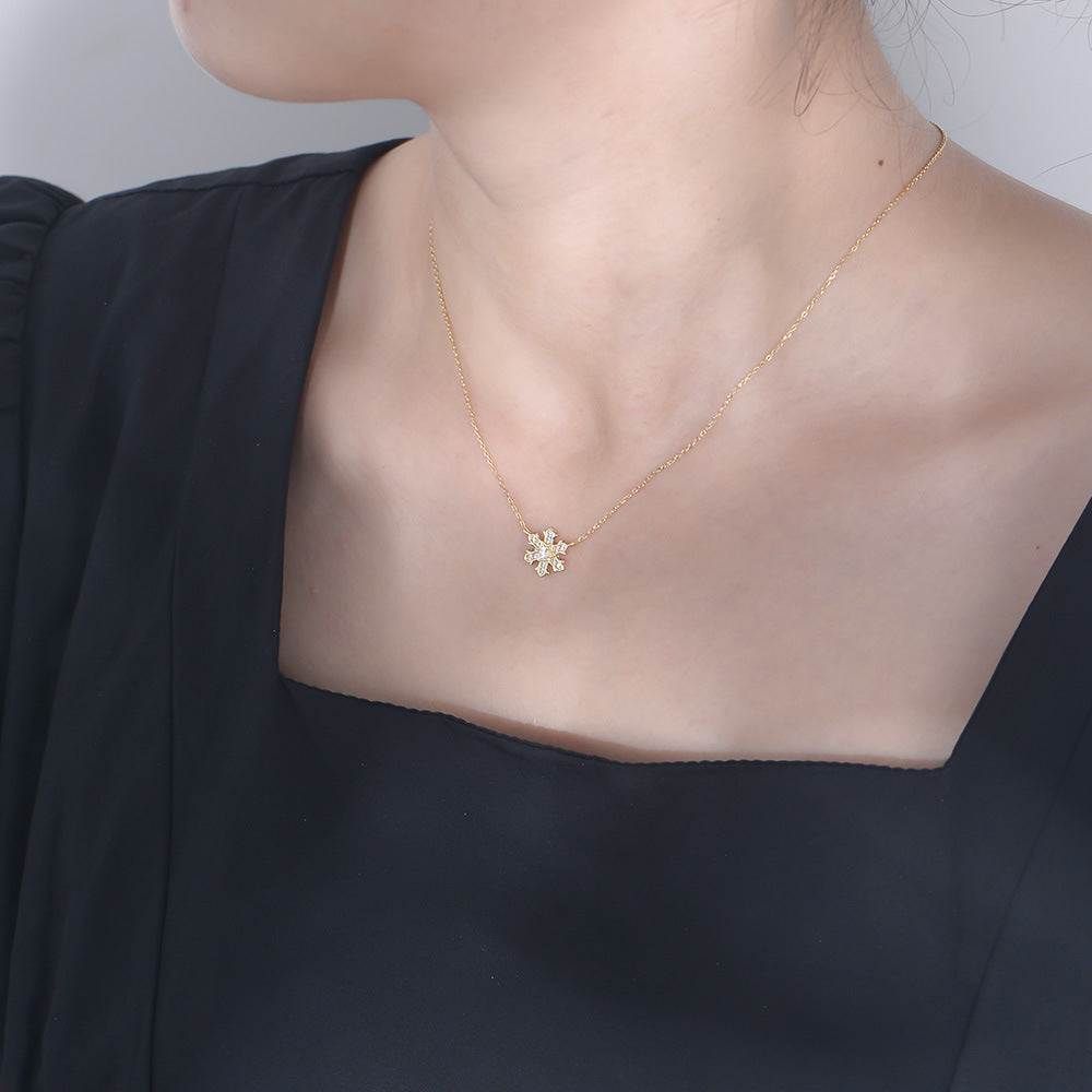 925 Sterling Silver Flash Diamond Snowflake Necklace Wind Pendant Korean Version