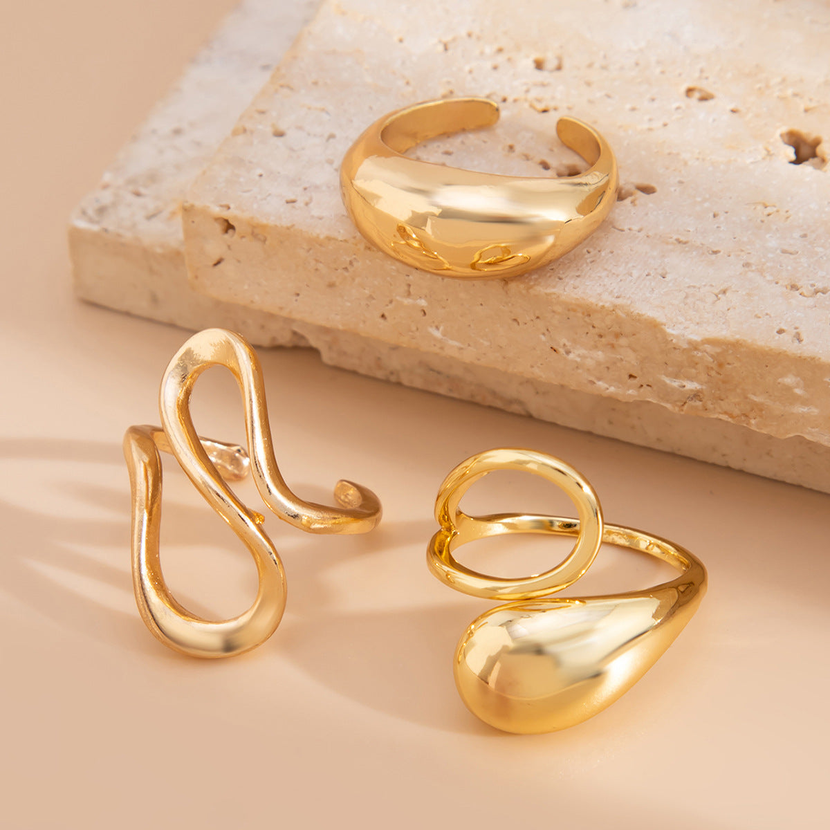 Planderful Vienna Verve Ring Set – Unique Hollow Liquid Design