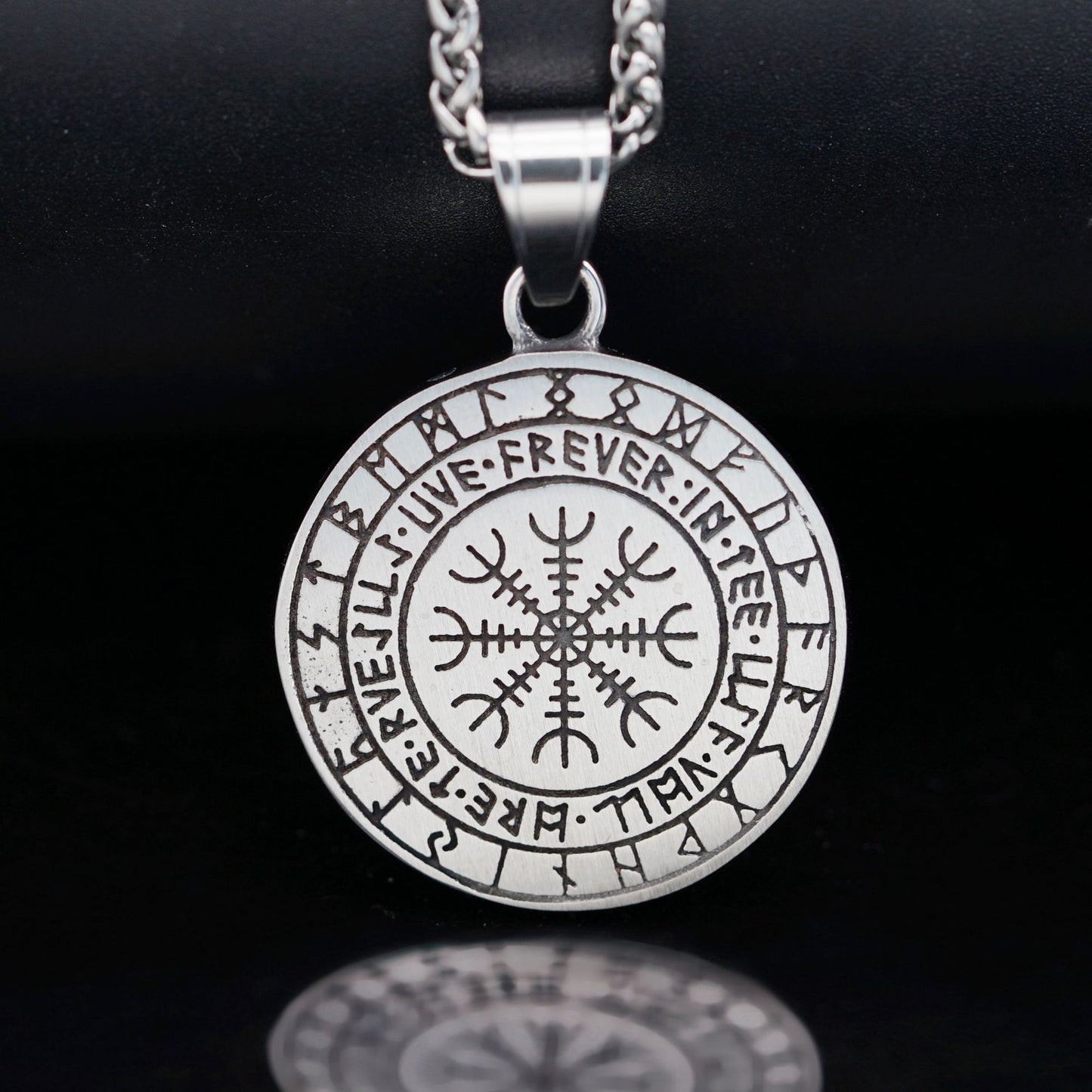 Steel Necklace – Vintage Viking Wolf Head