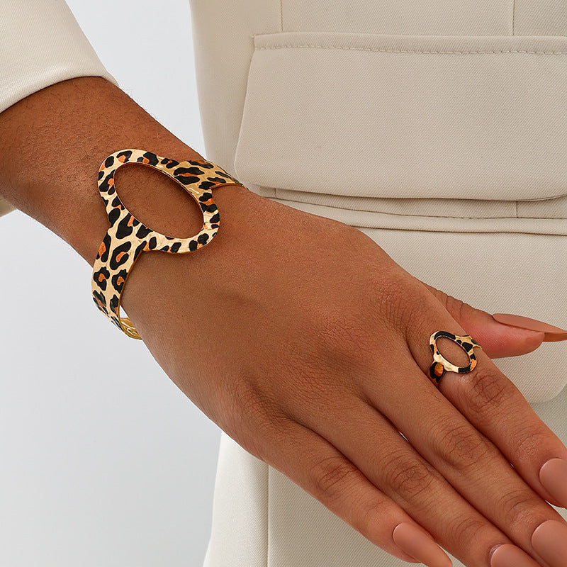 Stylish Leopard Print Metal Bracelet and Ring Set for Women