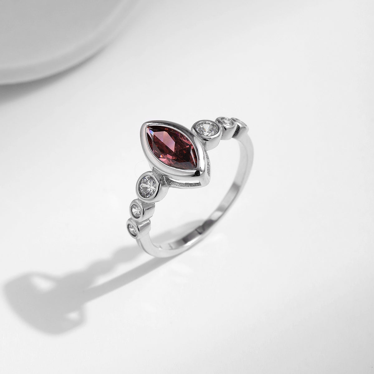 925 Sterling Silver Vintage Zircon Ring