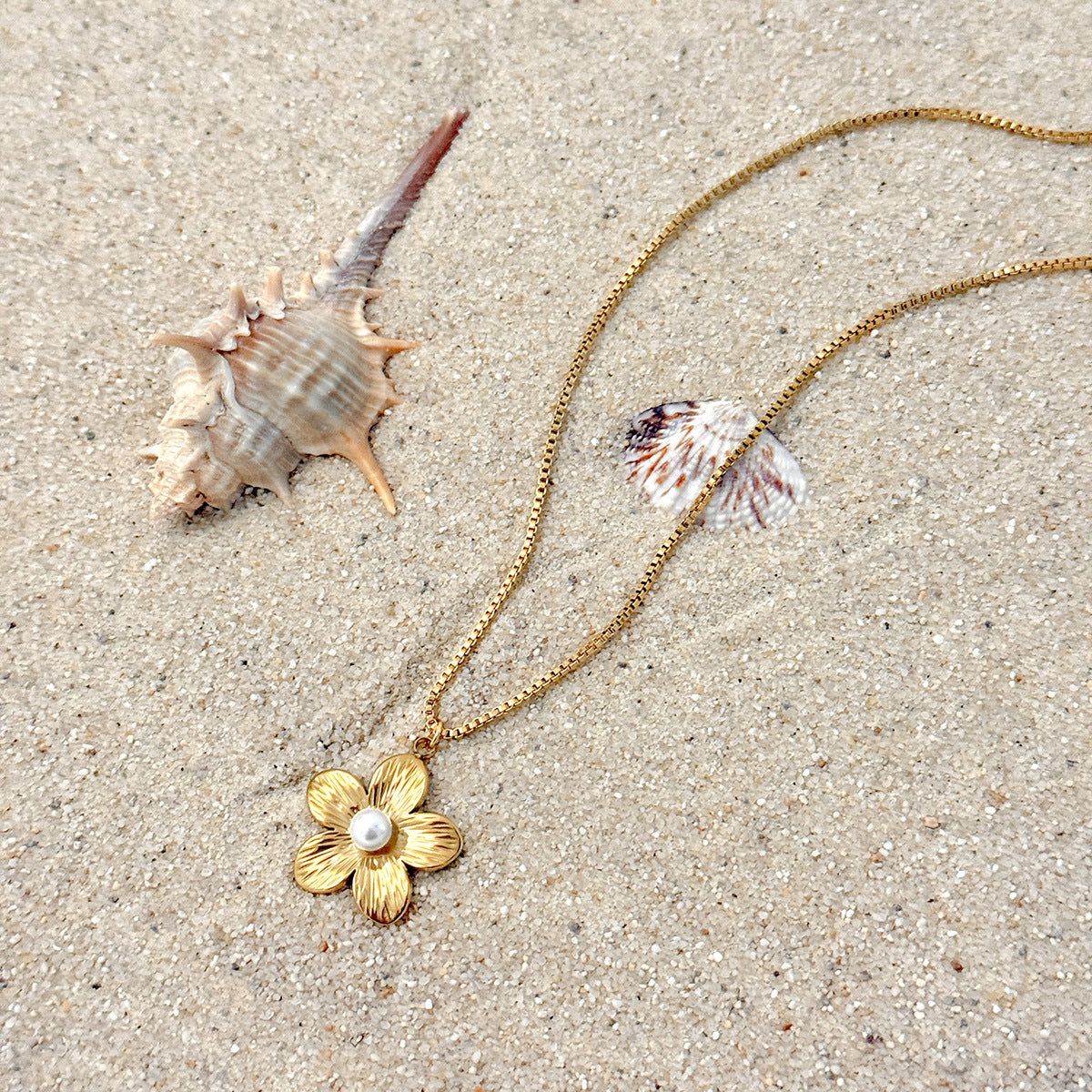 Stainless Steel Thin Chain Flower Collarbone Necklace Ocean Wind Conch Shell Star