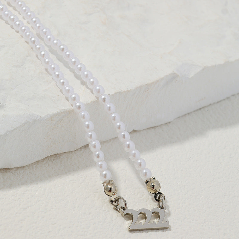 Elegant Pearl Pendant Necklace with Luxurious Design