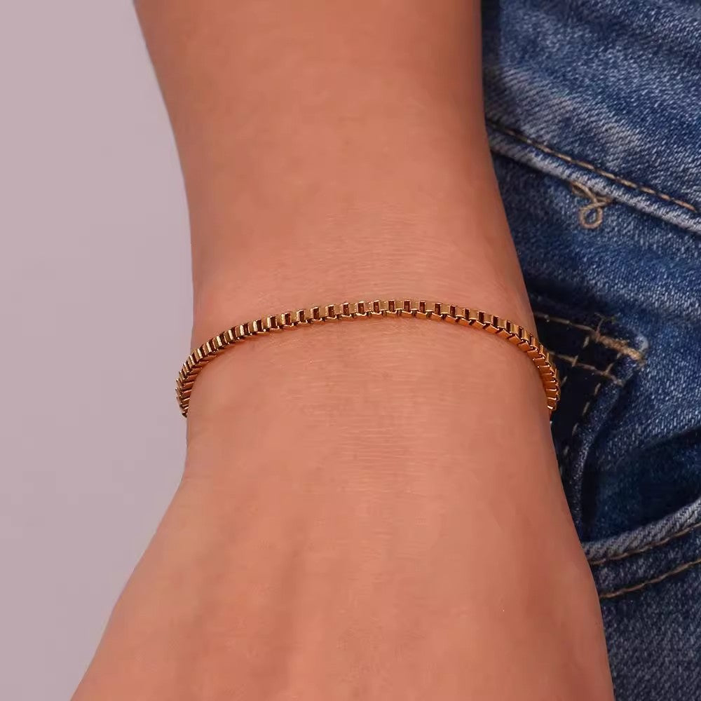 Planderful Jewelry Everyday Genie Stainless Steel Box Chain Necklace 18K Gold Plated Finish