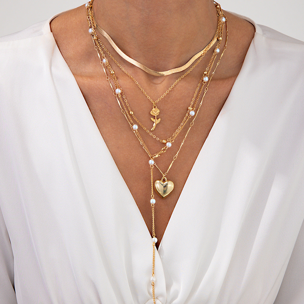 Planderful Vienna Verve Necklace – Elegant Imitation Pearl and Heart-Shaped Design