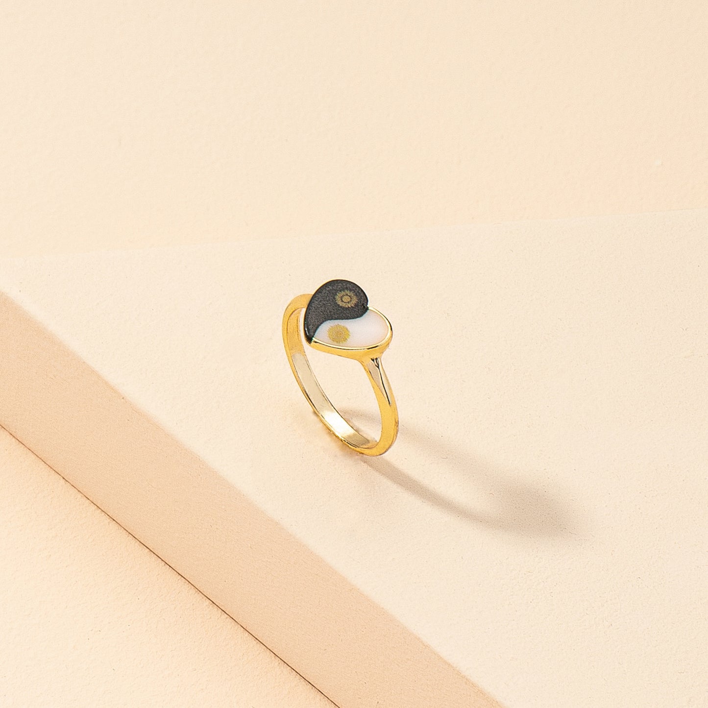 Europe & America's Favorite Heart Print Ring: Gold Geometric Cross-Border Instagram Ring for Women